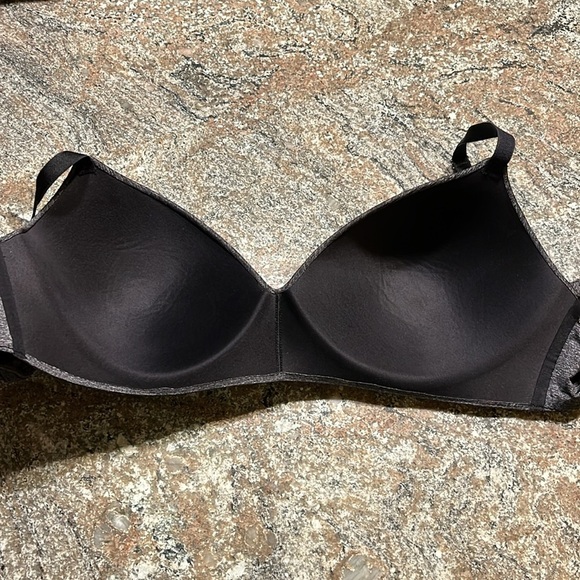 Victoria’s Secret T-shirt lightly lined wireless bra dark gray 38DD - Picture 2 of 7